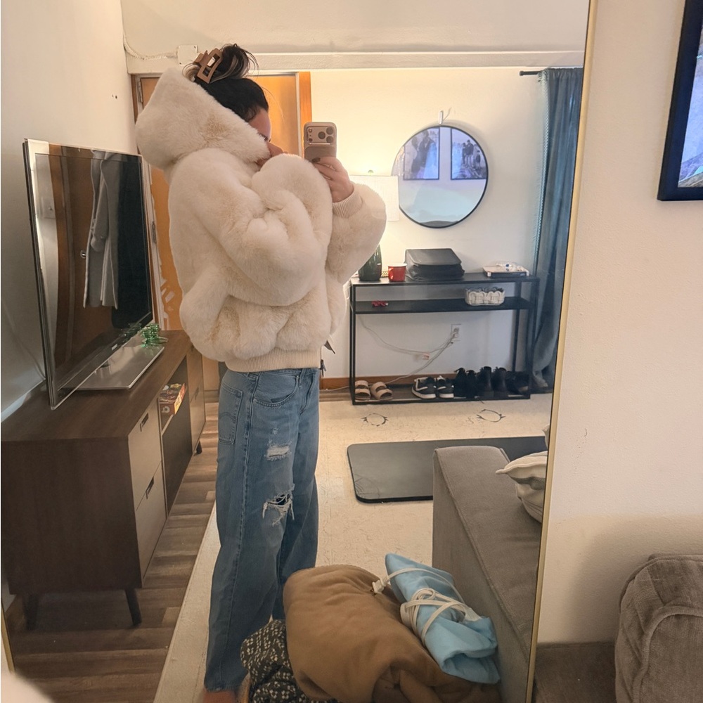 Women's Faux Fur Hooded Jacket - Cream - Picture 2 of 4